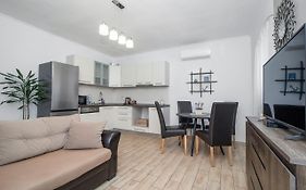 Apartment Feratjer